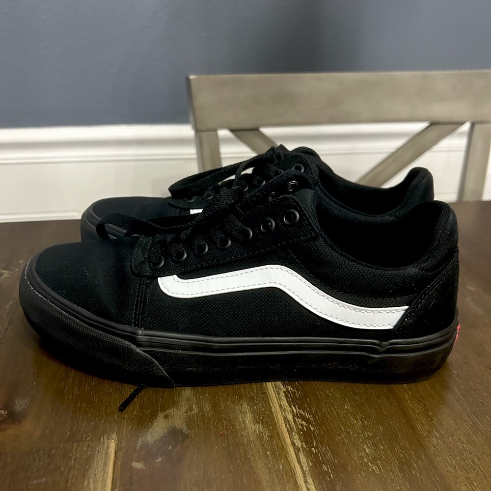 Vans Black sole Women’s 8.5 / Men’s 7